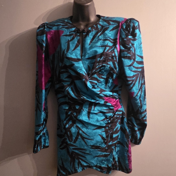 Elegant Teal and Pink Women's Blouse - Picture 5 of 15
